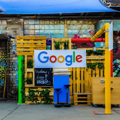 photo-1551808525-51a94da548ce